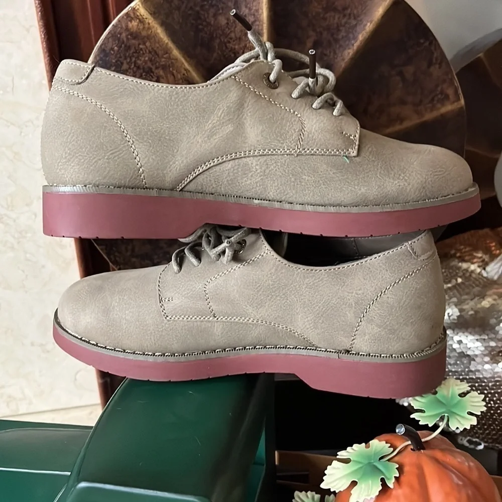 Brand New Bass Junior Bucks Taupe Oxford Casual Dress Shoes Boys Nubucks Lace Up